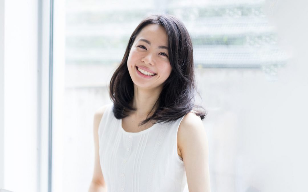 How Teeth Whitening Treatments Can Brighten Your Smile